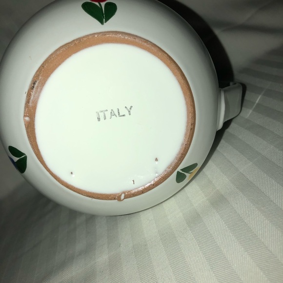 Small vintage Italian Pitcher white with hand painted tulips red/blue/yellow - Picture 10 of 12